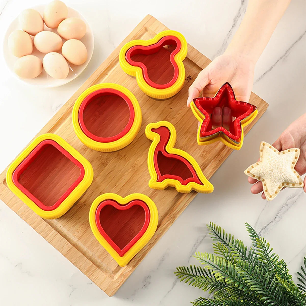 Sandwich cutting and sealing machines, biscuit plastic cutting machines, household kitchen tools, baking molds, creative cutting