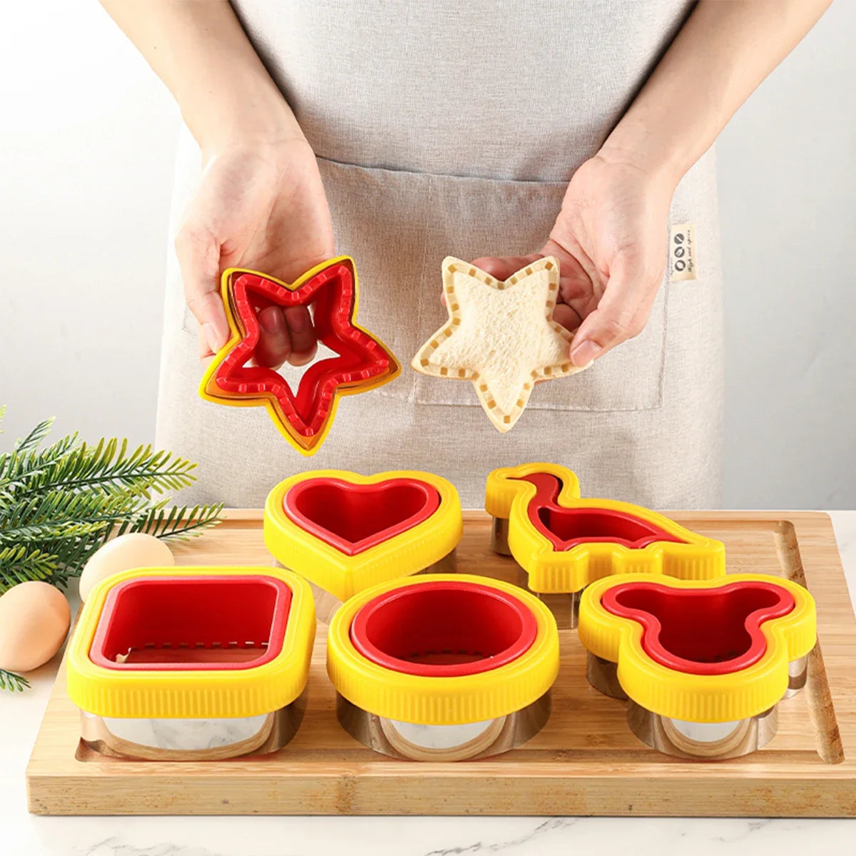 Sandwich cutting and sealing machines, biscuit plastic cutting machines, household kitchen tools, baking molds, creative cutting