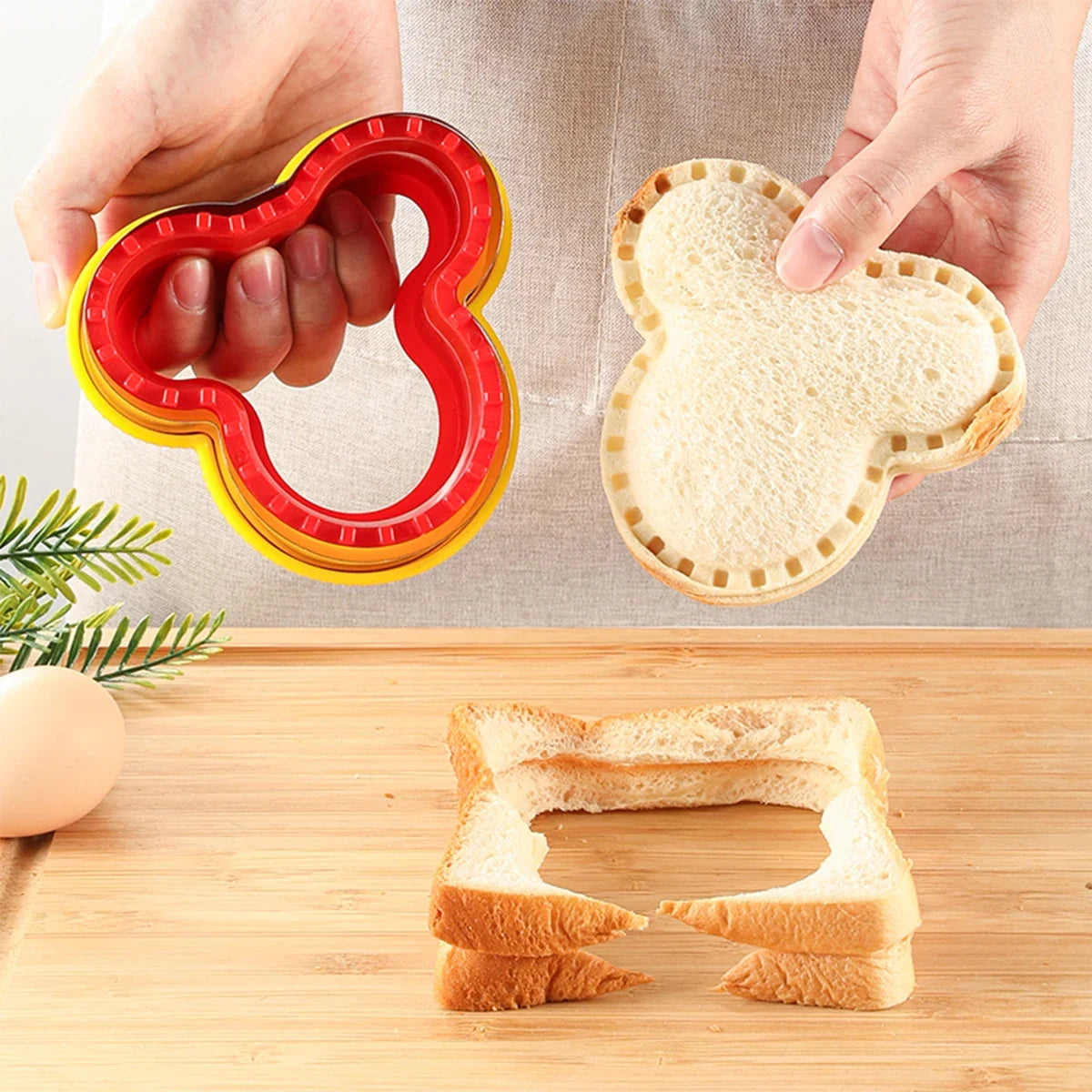 Sandwich cutting and sealing machines, biscuit plastic cutting machines, household kitchen tools, baking molds, creative cutting